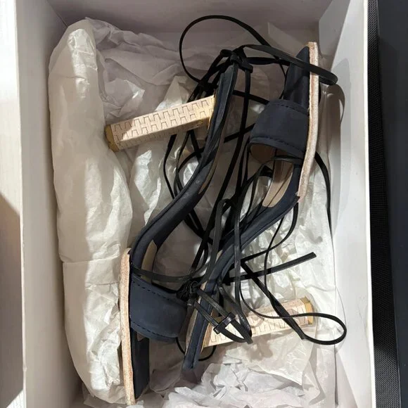 Jacquemus 'Adour' Strappy Heeled Sandals Navy Blue - Picture 4 of 8